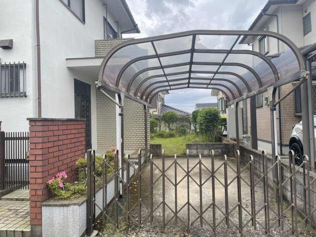 鹿児島県鹿児島市花野光ヶ丘１丁目8-6の駐車場|駐車場があるので、車を買う予定の方も安心です