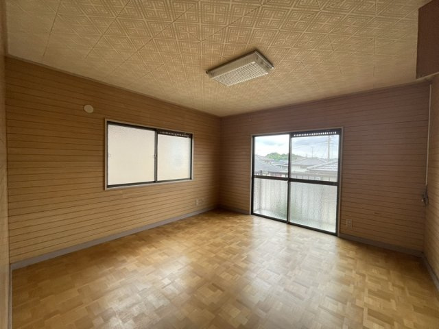 鹿児島県鹿児島市花野光ヶ丘１丁目8-6の洋室|明るい洋室です
