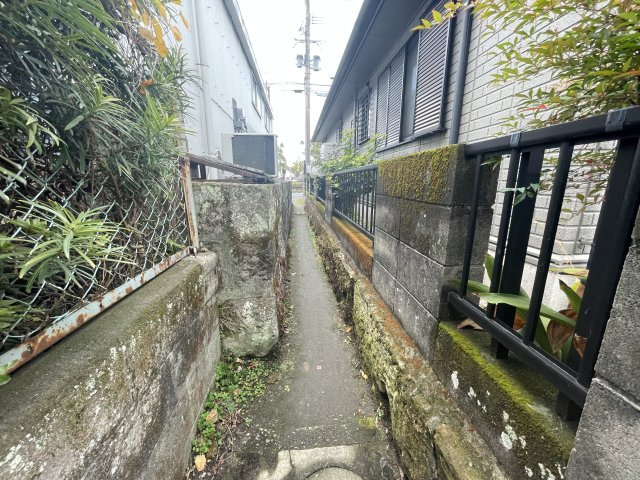 鹿児島県鹿児島市和田３丁目11-17の前面道路含む現地写真