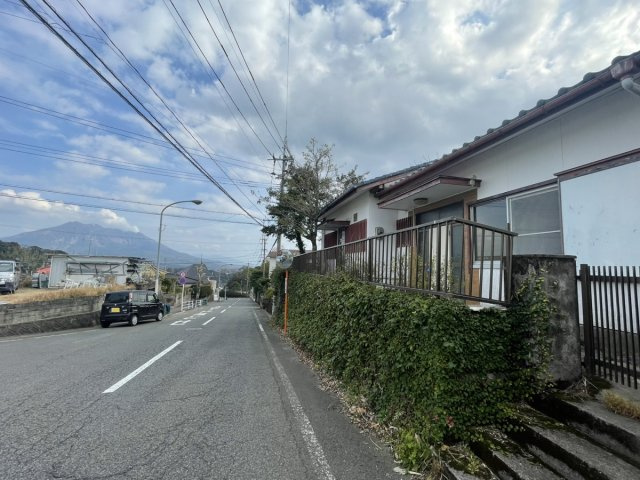 鹿児島県鹿児島市東坂元１丁目12-5の前面道路含む現地写真