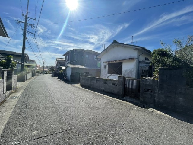 鹿児島県鹿児島市西伊敷４丁目40-10の前面道路含む現地写真