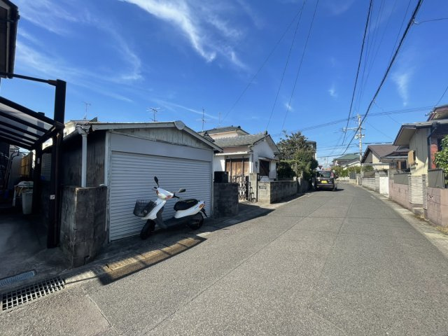 鹿児島県鹿児島市西伊敷４丁目40-10の前面道路含む現地写真
