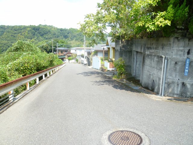 鹿児島県鹿児島市千年２丁目34-1の前面道路含む現地写真