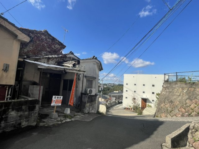 鹿児島県鹿児島市田上台１丁目13-7の前面道路含む現地写真