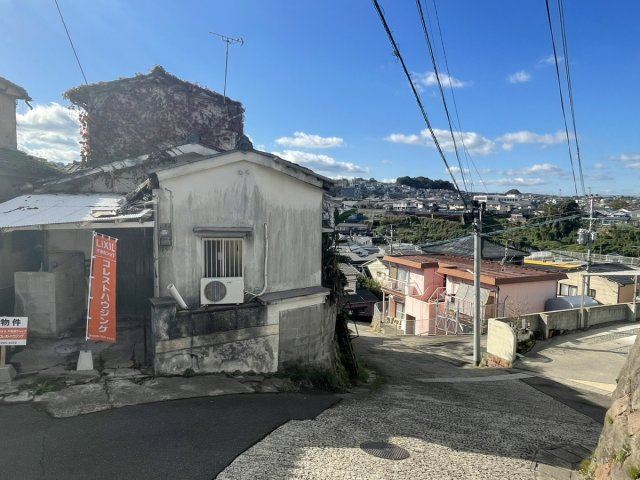 鹿児島県鹿児島市田上台１丁目13-7の前面道路含む現地写真