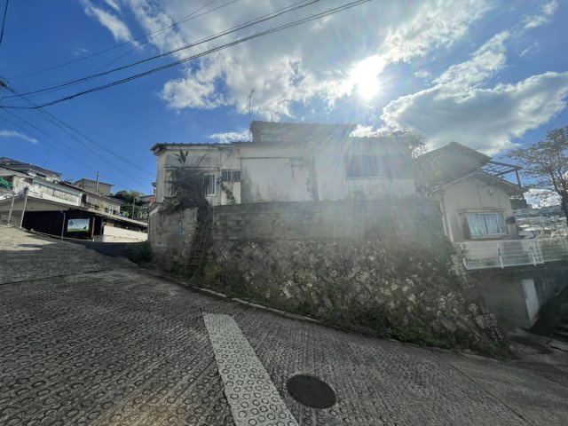鹿児島県鹿児島市田上台１丁目13-7の前面道路含む現地写真