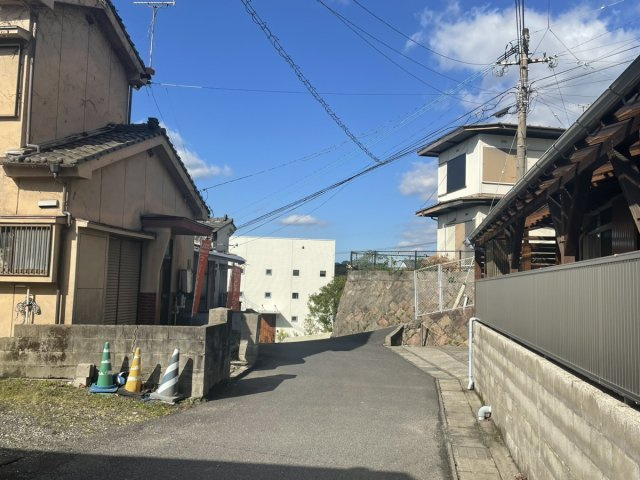 鹿児島県鹿児島市田上台１丁目13-6の前面道路含む現地写真