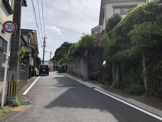 鹿児島県鹿児島市下伊敷３丁目45-6の前面道路含む現地写真