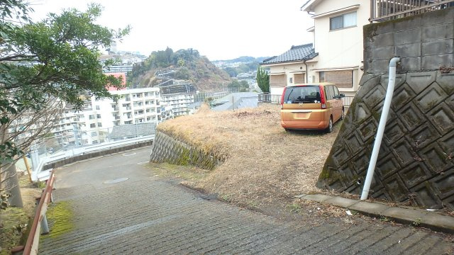 鹿児島県鹿児島市玉里団地１丁目58-2の隣の前面道路含む現地写真