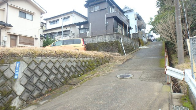 鹿児島県鹿児島市玉里団地１丁目58-2の隣の前面道路含む現地写真
