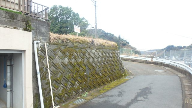 鹿児島県鹿児島市玉里団地１丁目58-2の隣の前面道路含む現地写真