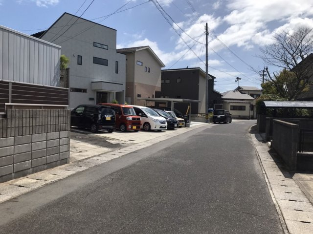 鹿児島県鹿児島市西陵１丁目28-の前面道路含む現地写真