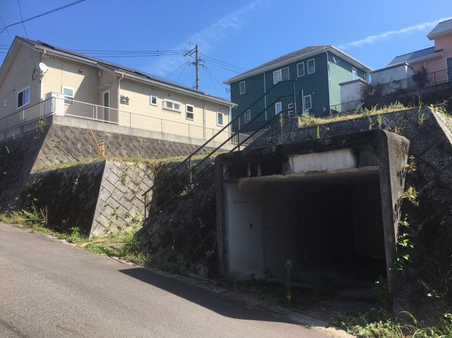 鹿児島県鹿児島市牟礼岡１丁目18-2の隣の外観