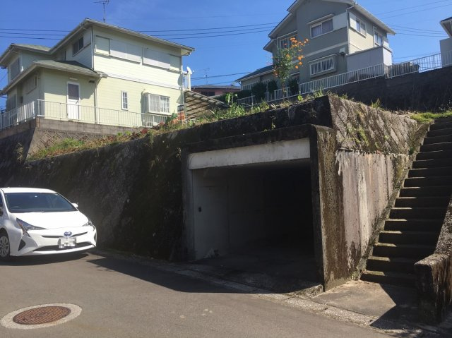 鹿児島県鹿児島市牟礼岡１丁目16-14の隣の外観