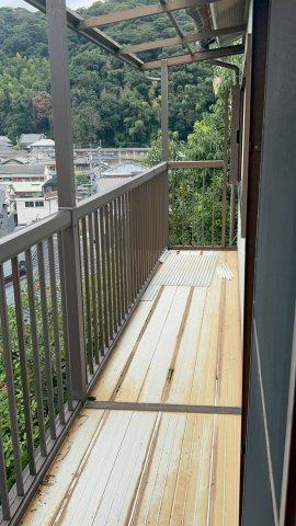 鹿児島県鹿児島市常盤1丁目 中古戸建のバルコニー|暖かな日差しのふりそそぐバルコニー