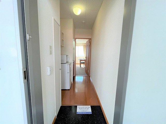 レオパレスサンエイの玄関