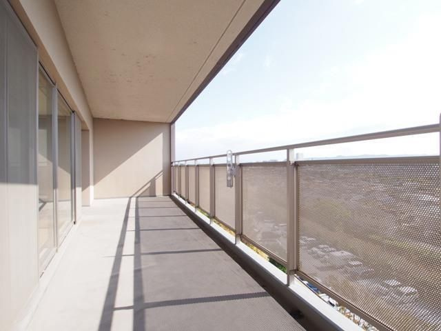 リバティパーク枚方Ａ棟のバルコニー