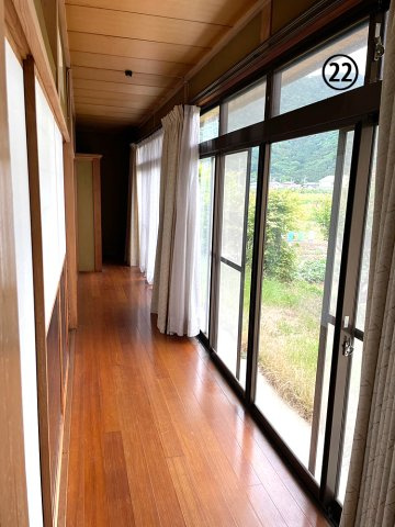 長野県長野市若穂綿内　中古戸建　庭付き一戸建て　夢のマイホーム　和の空間を重んじる6DKの広々一戸建てのその他|1F和室BとCの内縁部分です。