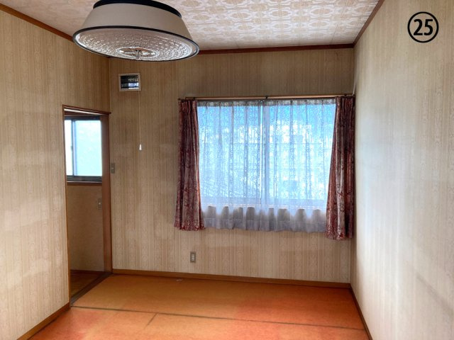 長野県長野市若穂綿内　中古戸建　庭付き一戸建て　夢のマイホーム　和の空間を重んじる6DKの広々一戸建ての洋室|2F、洋室約7.5帖のお部屋です