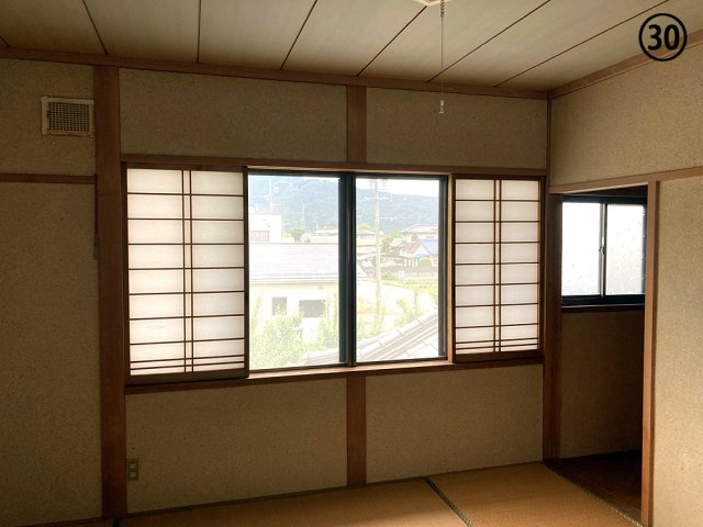 長野県長野市若穂綿内　中古戸建　庭付き一戸建て　夢のマイホーム　和の空間を重んじる6DKの広々一戸建ての和室|2F 和室です