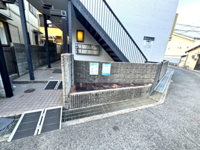 サンテメゾンの駐車場