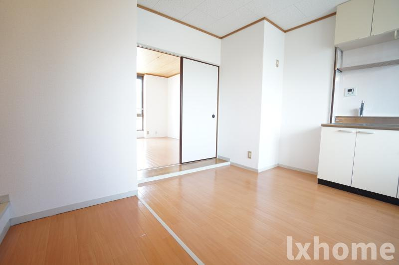 コーポバロールの居間・リビング|使いやすいリビングです