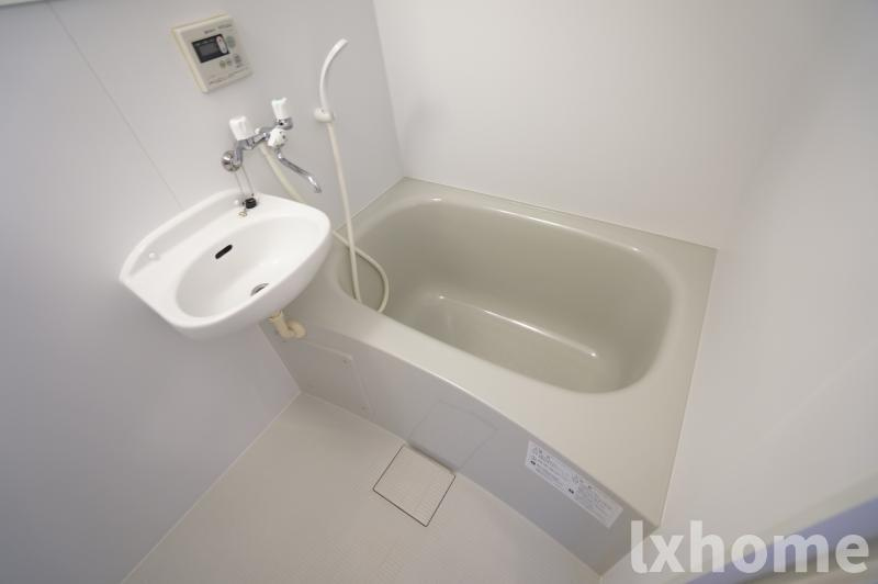 コーポバロールの浴室|落ち着いた空間のお風呂です