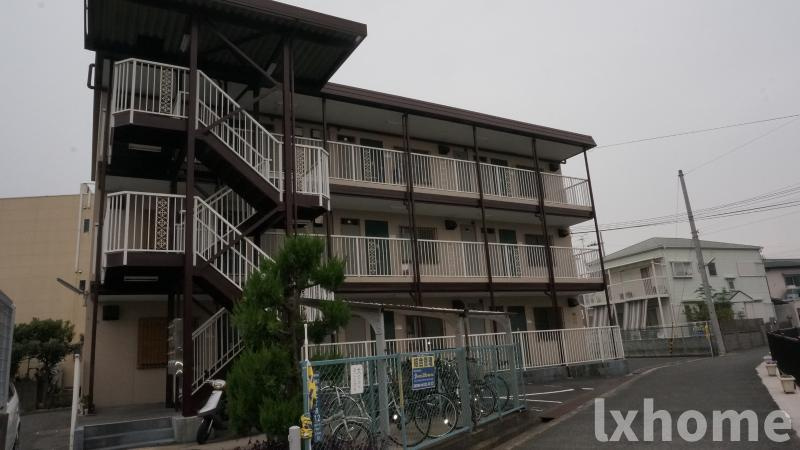 コーポバロールのエントランス|ゆとりのあるエントランスです