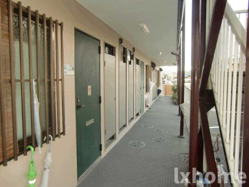 コーポバロールのロビー|ゆとりのあるロビーです