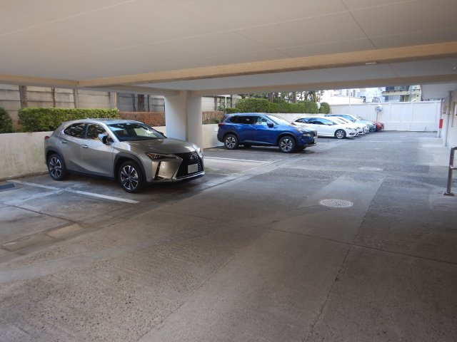 小石川ハウスの駐車場