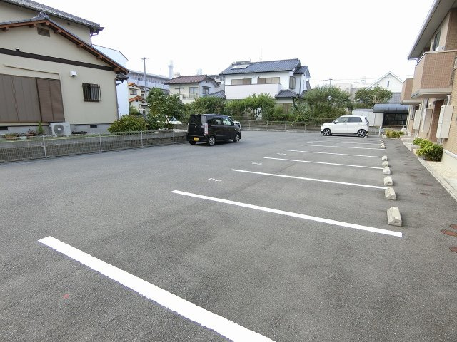 エトワールⅡの駐車場