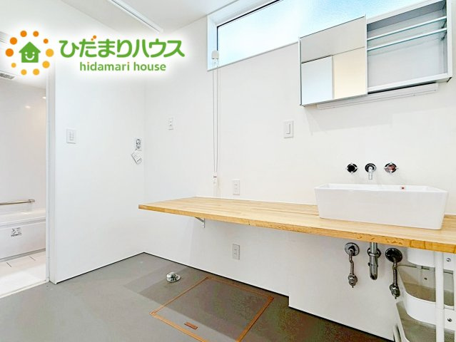 【独立洗面台】 | ひたちなか市東石川　中古戸建 | ワイドな独立洗面台には、ちょっとしたスキンケア用品などを置くのにも便利ですね(^^)/