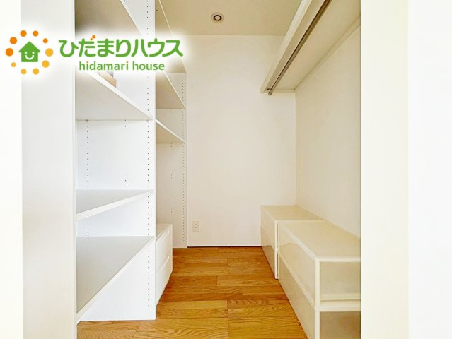【収納】 | ひたちなか市東石川　中古戸建 | 小物類から掃除機やシーズンオフの暖房器具といった大きいものまで1か所に収納できる、機能的な大容量クローゼット付き(^^♪光の影響を受けにくいので、物の保存に最適♪