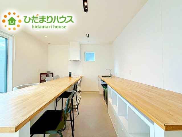 【キッチン】 | ひたちなか市東石川　中古戸建 | キッチンとダイニングが一体となった開放的な空間。家族の会話も自然と広がります！