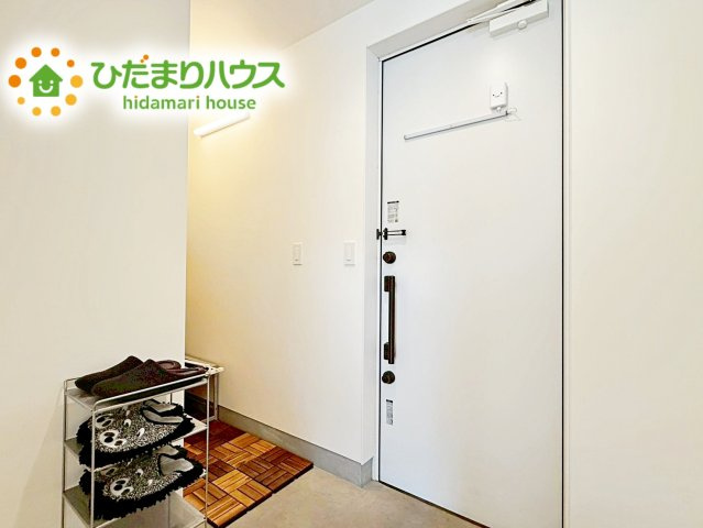 【玄関】 | ひたちなか市東石川　中古戸建 | 土間収納は履物・ベビーカー・三輪車などお子様用の遊び道具も収納できますね