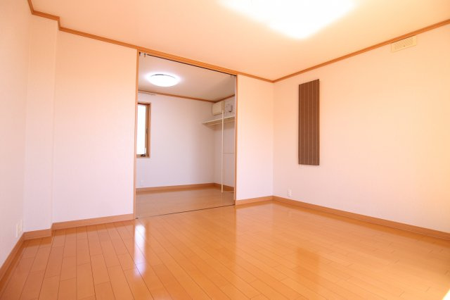 舞多聞西1丁目戸建の洋室