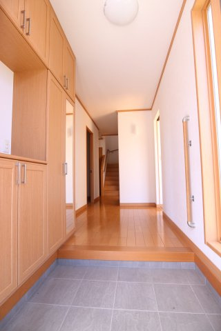 舞多聞西1丁目戸建の玄関
