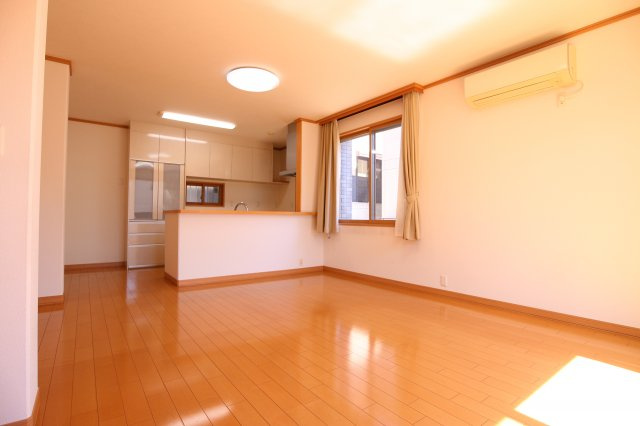 舞多聞西1丁目戸建の居間・リビング