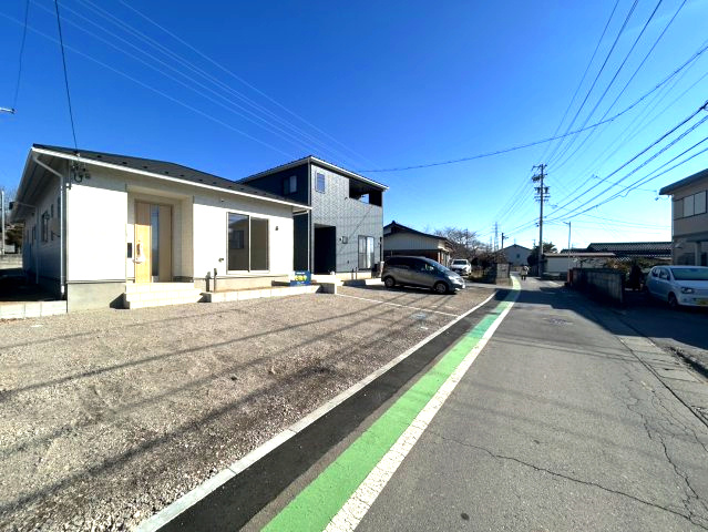 新築戸建　　上田市大屋第３　全２棟の前面道路含む現地写真
