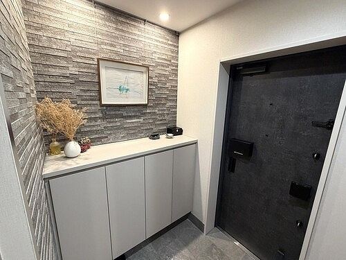 フェリスコート自由が丘の玄関|玄関（退去前）※家具・什器は撤去いたします。