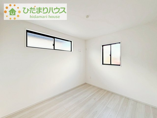 【洋室】 | つくば市今鹿島9期　新築戸建　全3棟 | お掃除しやすく、清潔感を保てるのでダニも発生しにくいフローリング♪