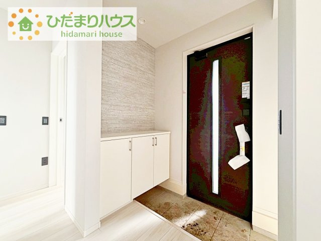 【玄関】 | つくば市今鹿島9期　新築戸建　全3棟 | 丁度良い靴箱のサイズ♪これだけあれば家族全員の靴がしまえてスッキリ(^O^)