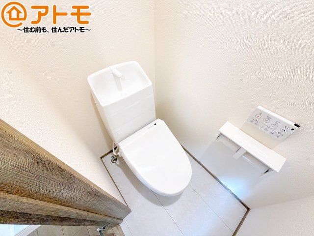 【トイレ】 | 駿河区下川原4丁目　新築戸建　全1棟 | 年代を問わず使いやすい洗浄機能付きのトイレ♪肌への負担をも減らせるのでお子様の敏感なお肌も安心！