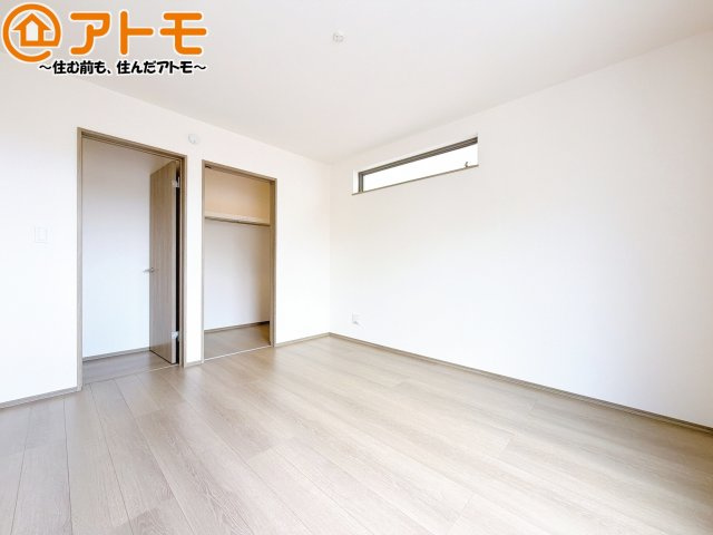 【寝室】 | 駿河区下川原4丁目　新築戸建　全1棟 | 収納スペースもしっかり確保したお部屋は、収納家具の数も減らせるのでお部屋を広く使えます！