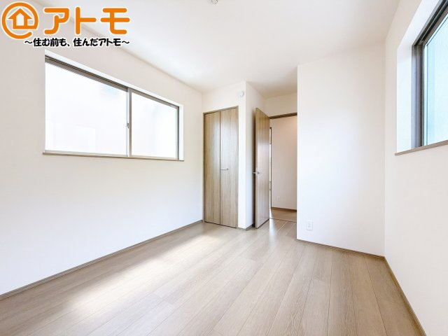【子供部屋】 | 駿河区下川原4丁目　新築戸建　全1棟 | 壁と床がシンプルな色合いだからこそ自分だけの空間を作れます♪お部屋作りのイメージは順調でしょうか♪