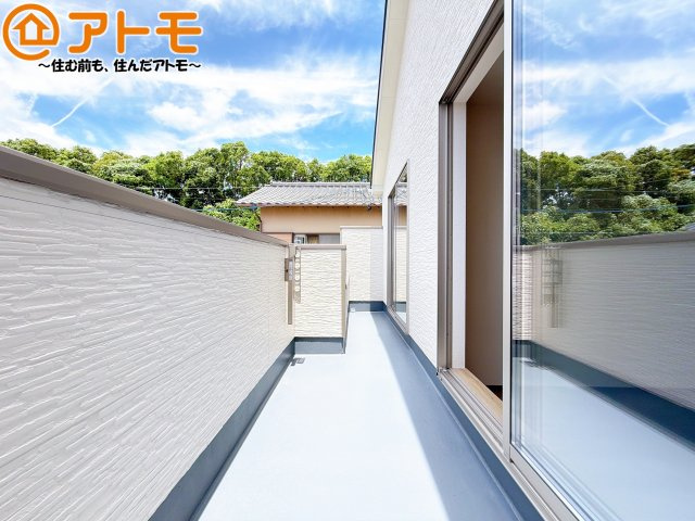 【バルコニー】 | 駿河区下川原4丁目　新築戸建　全1棟 | 陽当りの良いバルコニーはお洗濯物はもちろんお布団もふかふかになります♪
