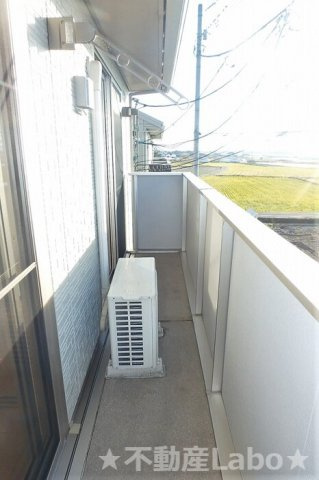 ホワイト バード B棟のバルコニー