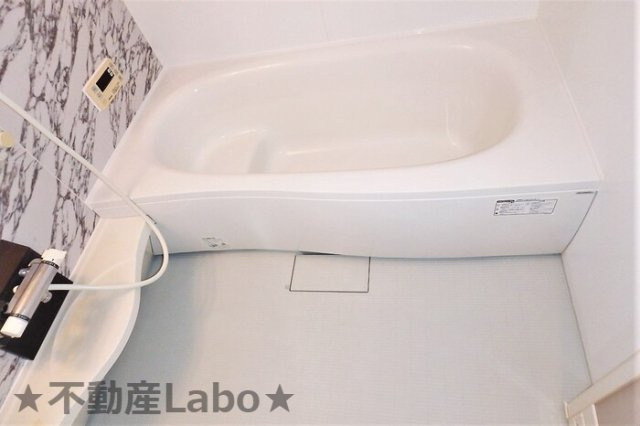 ホワイト バード B棟の浴室