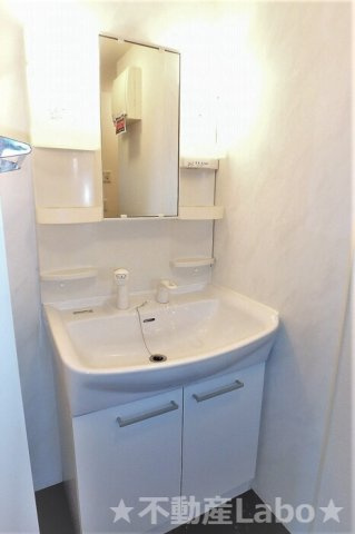 ホワイト バード B棟の洗面所