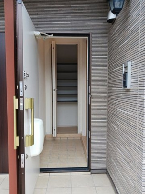 【玄関】 | リッシュ | 明るい玄関です